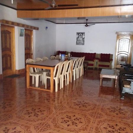 Galaxy Guest House Hundar Bagian luar foto
