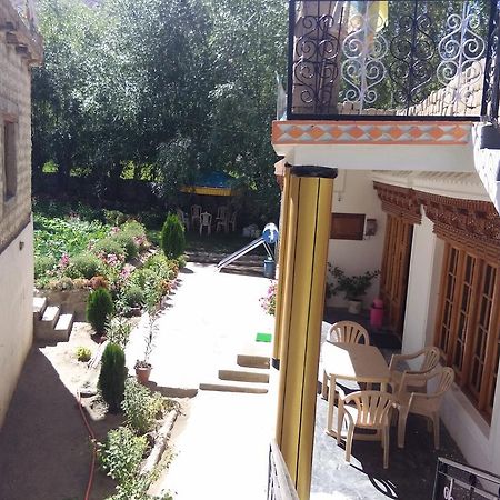 Galaxy Guest House Hundar Bagian luar foto