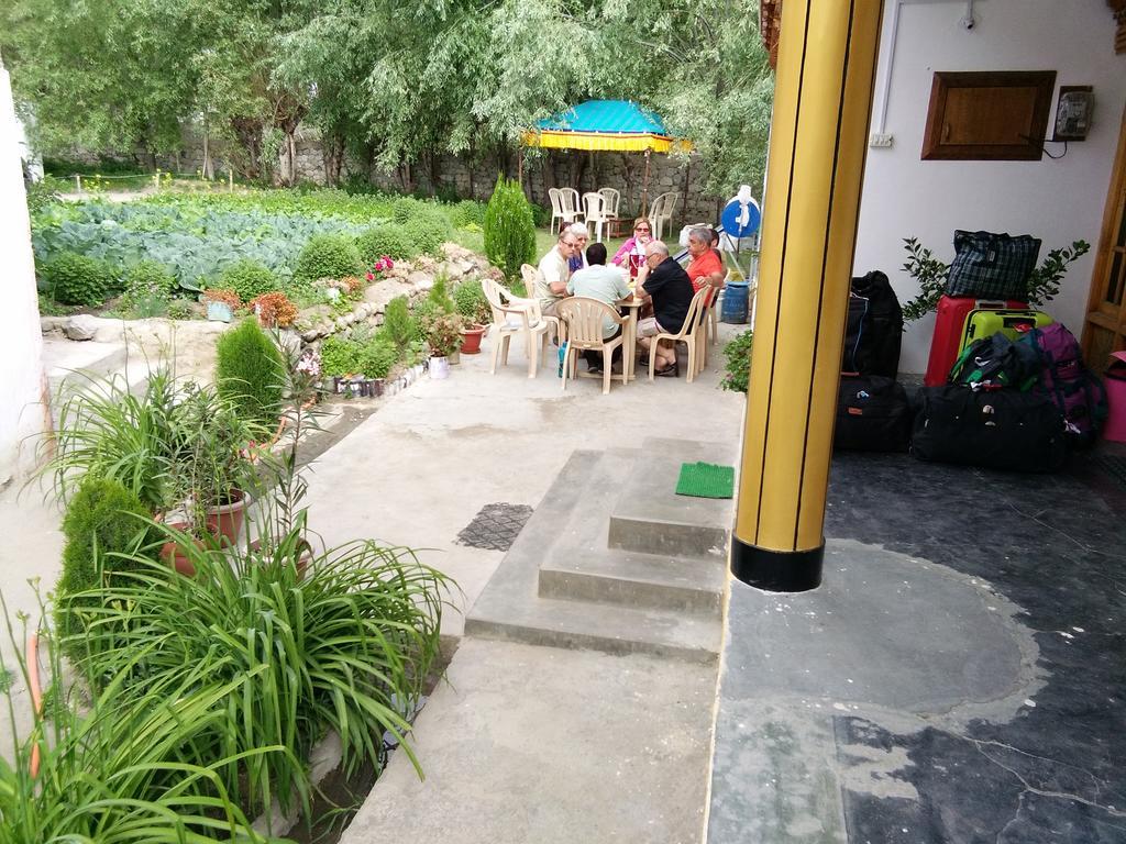 Galaxy Guest House Hundar Bagian luar foto